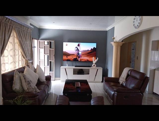 4 BEDROOM HOUSE FOR SALE IN ULUNDI B